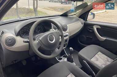 Хэтчбек Dacia Sandero 2008 в 