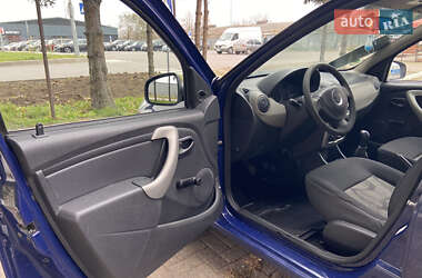 Хэтчбек Dacia Sandero 2008 в 
