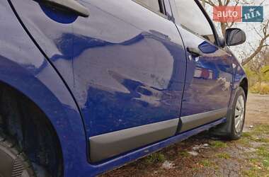 Хэтчбек Dacia Sandero 2008 в 