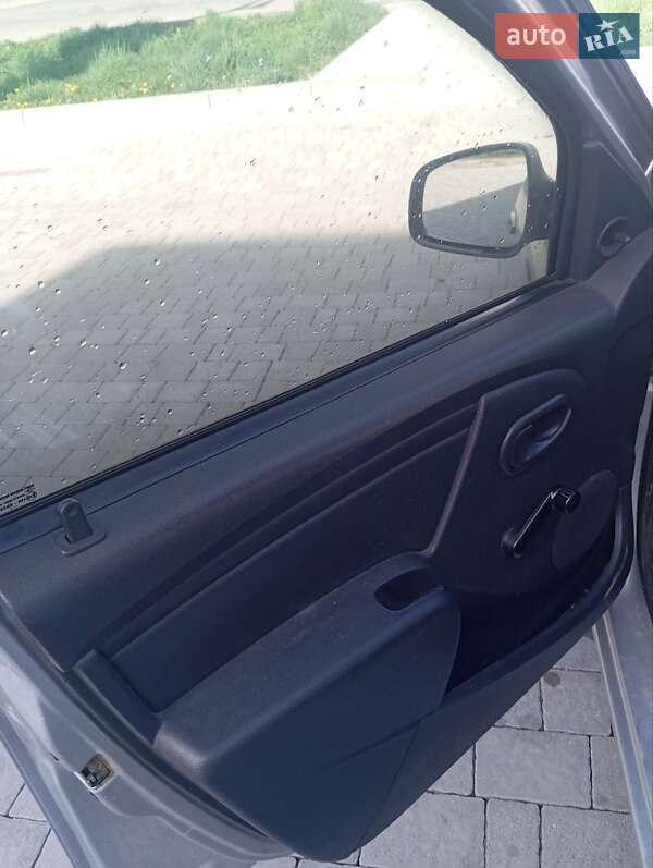 Хетчбек Dacia Sandero 2011 в Дрогобичі