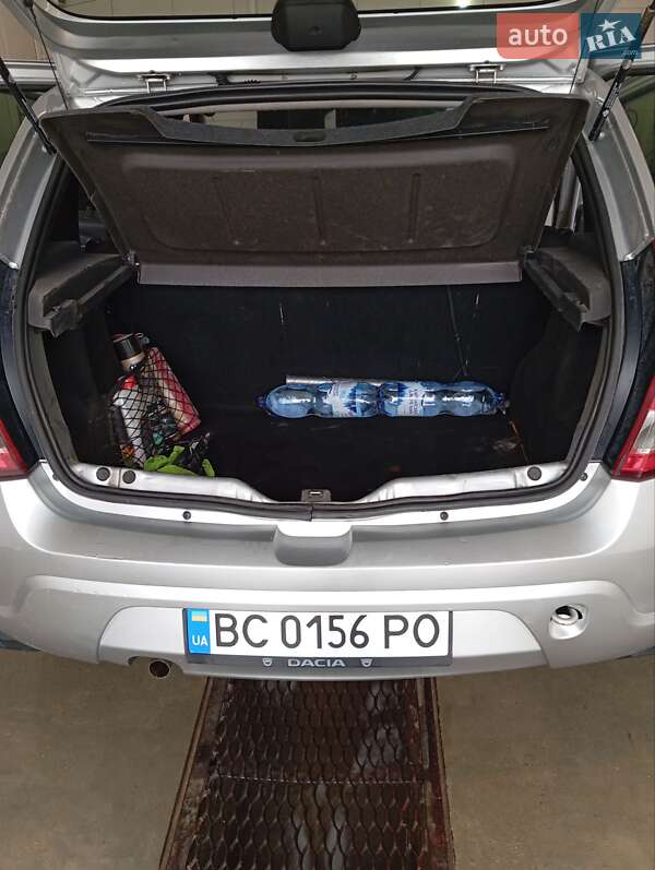 Хетчбек Dacia Sandero 2011 в Дрогобичі