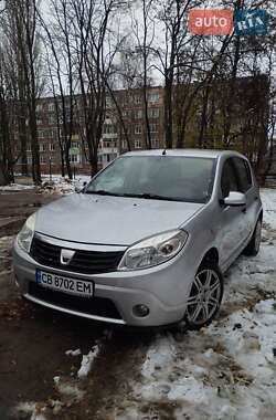 Хэтчбек Dacia Sandero 2010 в Чернигове