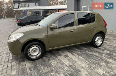 Хэтчбек Dacia Sandero 2009 в Луцке