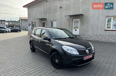 Хэтчбек Dacia Sandero 2009 в Луцке