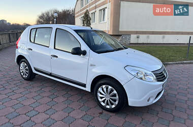 Хэтчбек Dacia Sandero 2011 в Могилев-Подольске