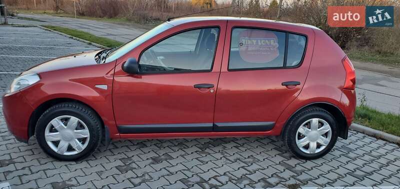 Хэтчбек Dacia Sandero 2012 в Винниках