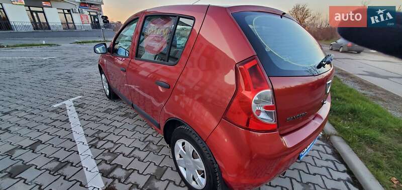 Хэтчбек Dacia Sandero 2012 в Винниках