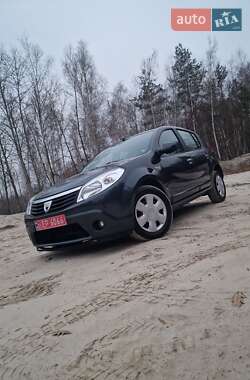 Хэтчбек Dacia Sandero 2008 в Полтаве