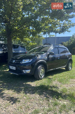 Хетчбек Dacia Sandero 2014 в Чернівцях