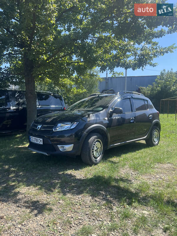 Хетчбек Dacia Sandero 2014 в Чернівцях