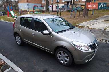 Хетчбек Dacia Sandero 2010 в Харкові