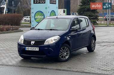 Хетчбек Dacia Sandero 2009 в Дніпрі