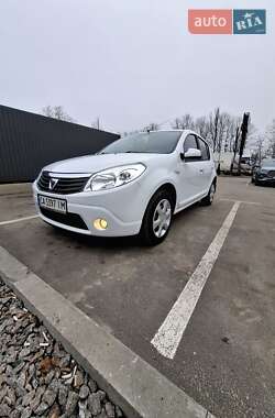 Хетчбек Dacia Sandero 2010 в Умані