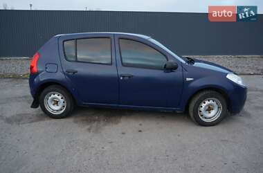 Хэтчбек Dacia Sandero 2009 в Виннице