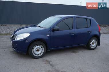 Хэтчбек Dacia Sandero 2009 в Виннице