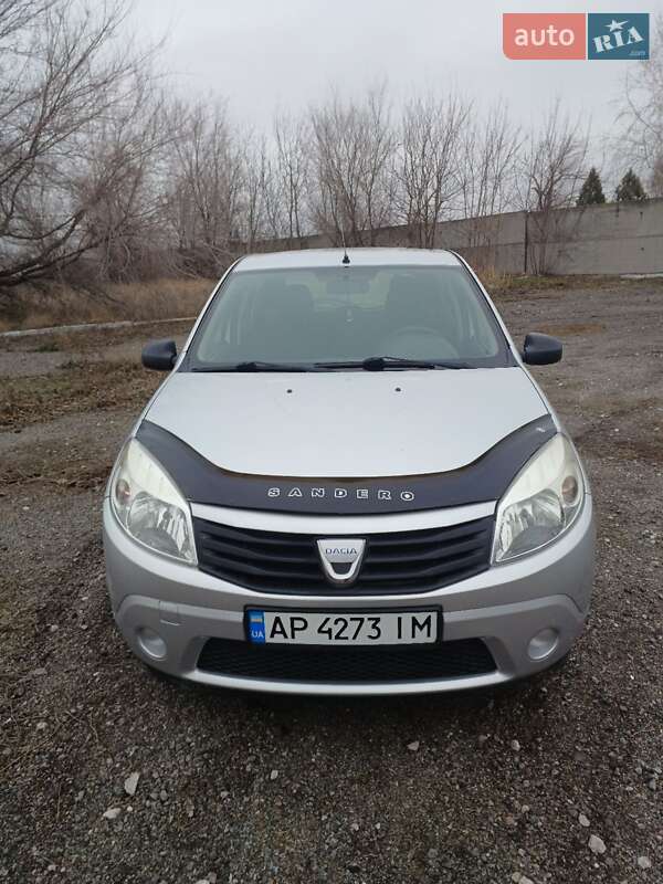 Хэтчбек Dacia Sandero 2010 в Запорожье