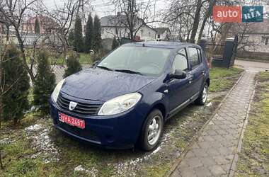 Хетчбек Dacia Sandero 2009 в Демидівці