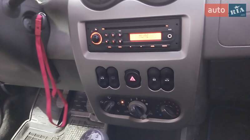 Хэтчбек Dacia Sandero 2011 в Ходорове