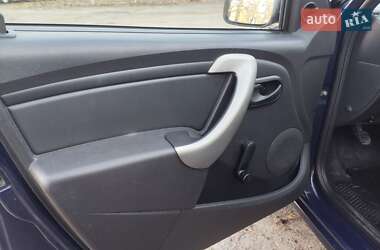 Хэтчбек Dacia Sandero 2010 в 