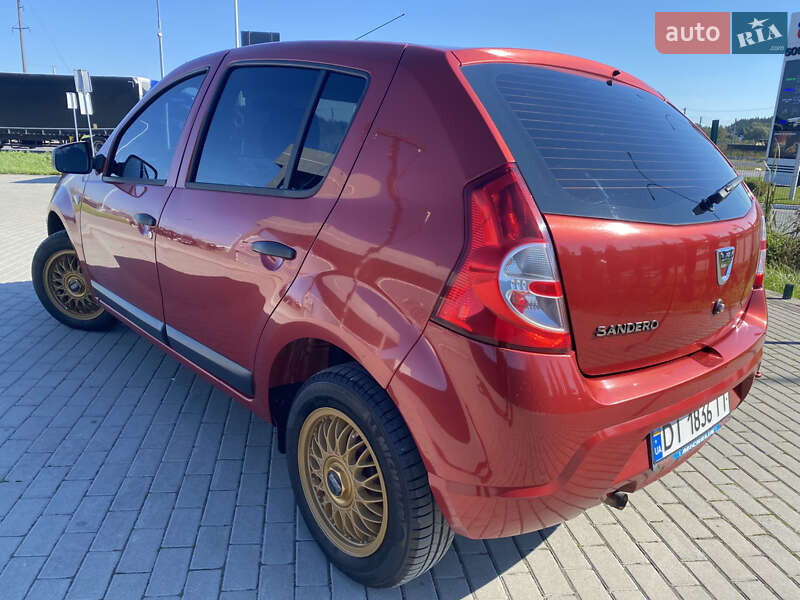 Хэтчбек Dacia Sandero 2012 в Львове