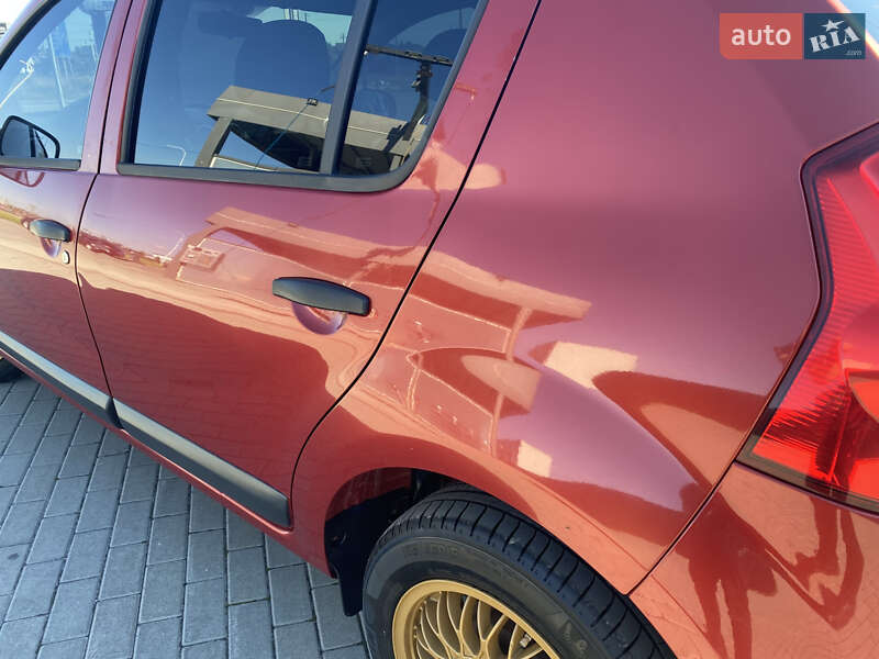 Хэтчбек Dacia Sandero 2012 в Львове
