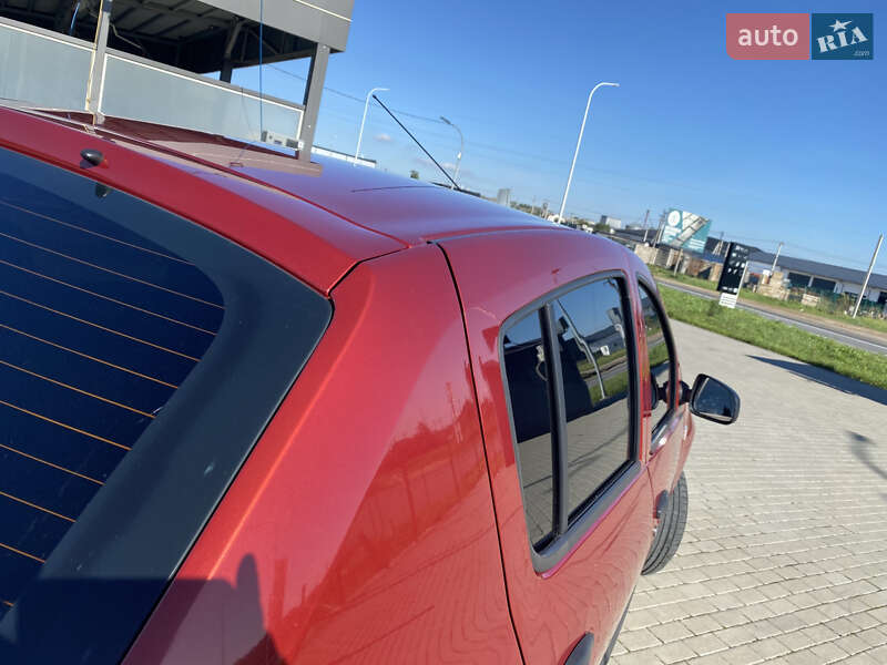 Хэтчбек Dacia Sandero 2012 в Львове