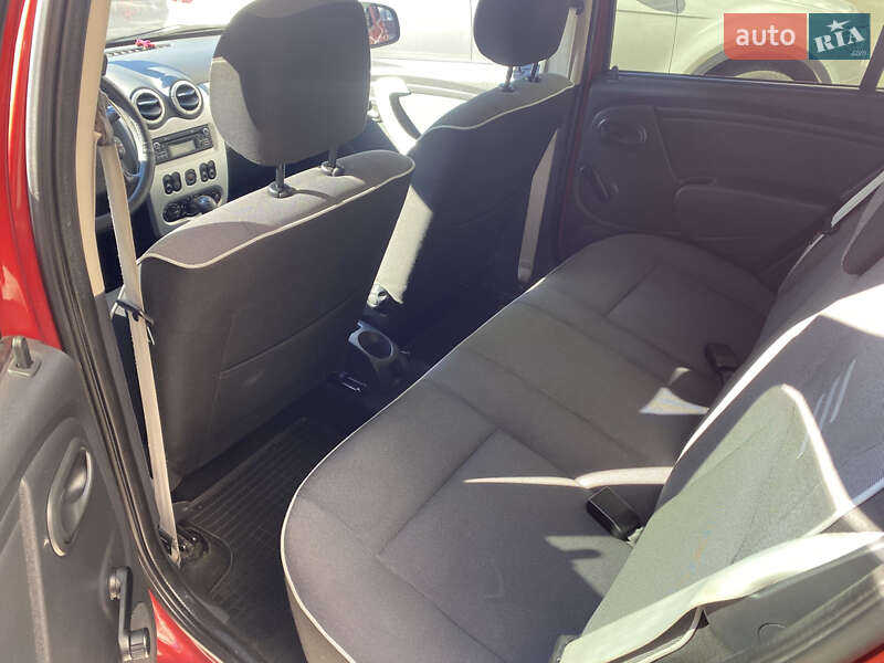 Хэтчбек Dacia Sandero 2012 в Львове