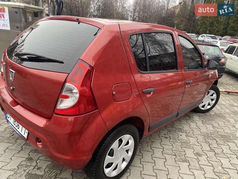 Хэтчбек Dacia Sandero 2012 в Львове