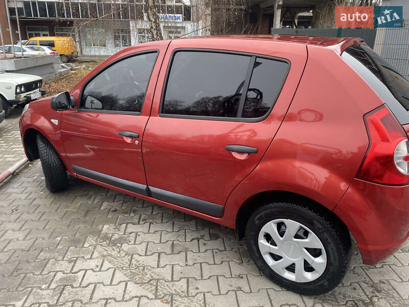 Хэтчбек Dacia Sandero 2012 в Львове