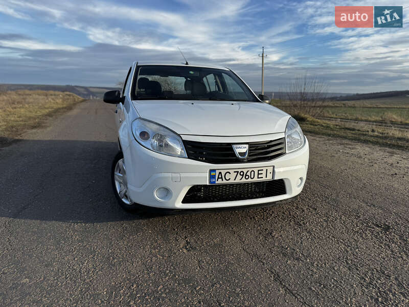 Хетчбек Dacia Sandero 2011 в Захарівці