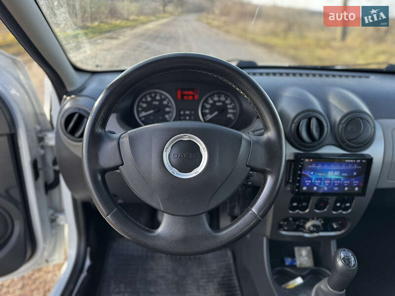 Хетчбек Dacia Sandero 2011 в Захарівці