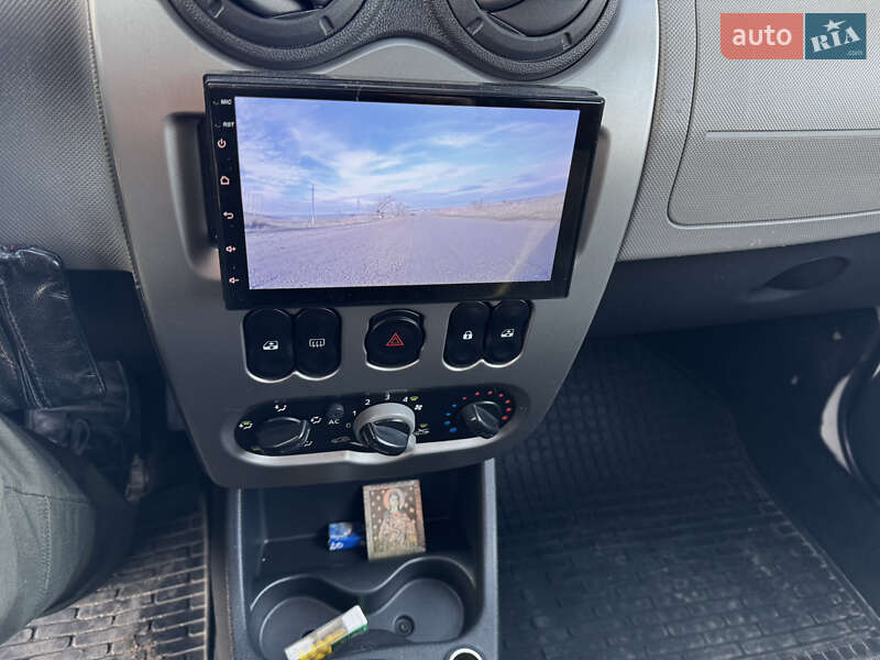 Хетчбек Dacia Sandero 2011 в Захарівці