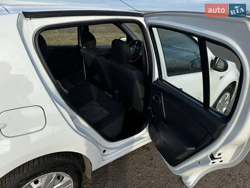 Хетчбек Dacia Sandero 2011 в Захарівці