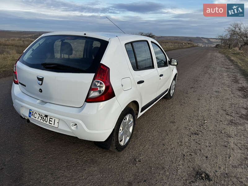 Хетчбек Dacia Sandero 2011 в Захарівці