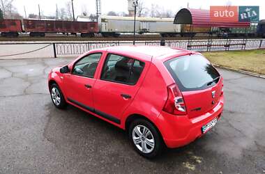 Хэтчбек Dacia Sandero 2009 в Ромнах