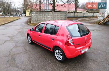 Хэтчбек Dacia Sandero 2009 в Ромнах