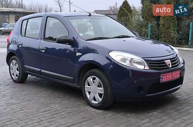 Хетчбек Dacia Sandero 2009 в Добропіллі