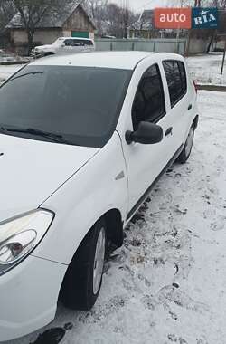 Хэтчбек Dacia Sandero 2008 в Липовой Долине