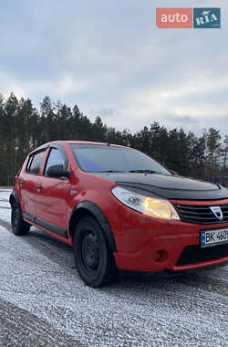 Хетчбек Dacia Sandero 2011 в Сарнах