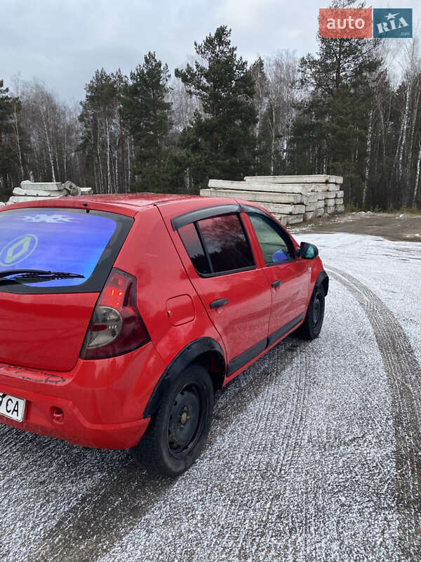 Хэтчбек Dacia Sandero 2011 в Сарнах