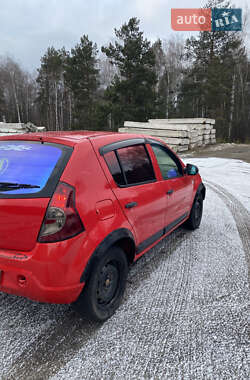 Хетчбек Dacia Sandero 2011 в Сарнах