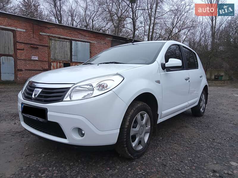 Хетчбек Dacia Sandero 2009 в Сумах