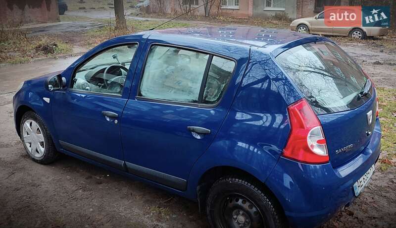 Хетчбек Dacia Sandero 2009 в Дніпрі