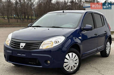 Хетчбек Dacia Sandero 2009 в Дніпрі