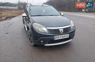 Хэтчбек Dacia Sandero 2012 в 