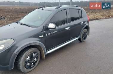 Хэтчбек Dacia Sandero 2012 в 