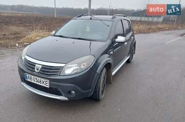 Хэтчбек Dacia Sandero 2012 в 