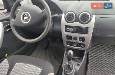 Хэтчбек Dacia Sandero 2012 в 
