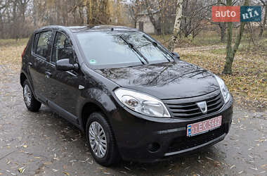 Хэтчбек Dacia Sandero 2009 в Умани