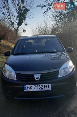 Хэтчбек Dacia Sandero 2010 в Ровно